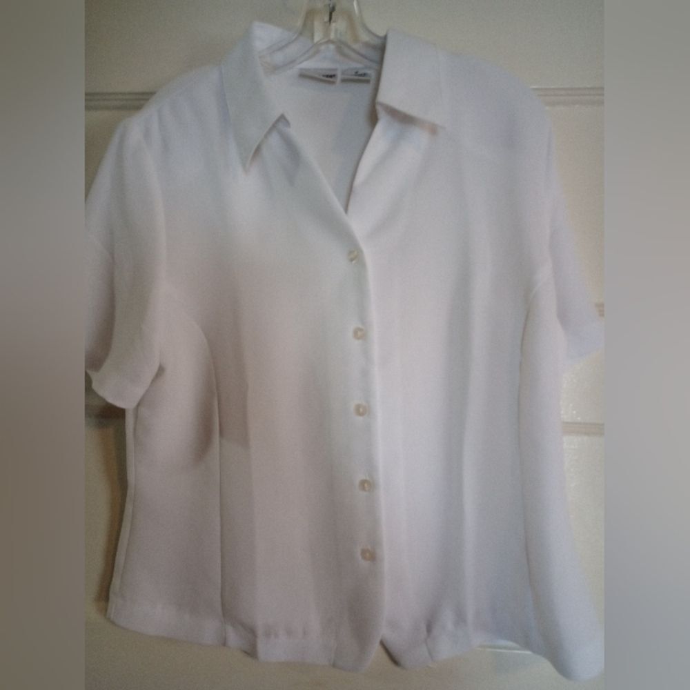Liz Baker 14 women's white top